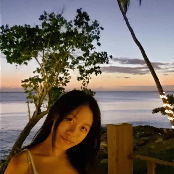 Tracy - POSH AMBASSADOR 💜 - Picture 4 of 4